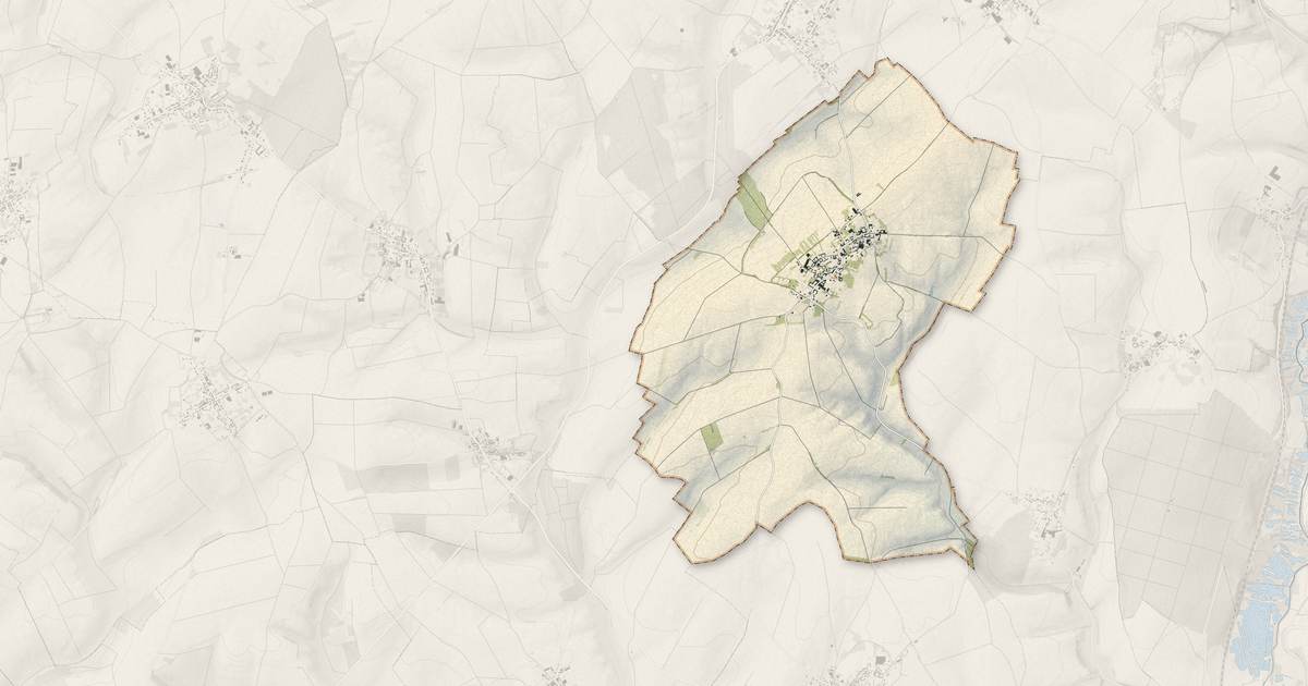 Portrait cartographique de Englebelmer : relief, eau, forêts, bâti et voies, calculés à partir des données de l'IGN