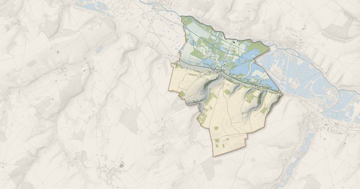 Portrait cartographique de Fontaine-sur-Somme : relief, eau, forêts, bâti et voies, calculés à partir des données de l'IGN