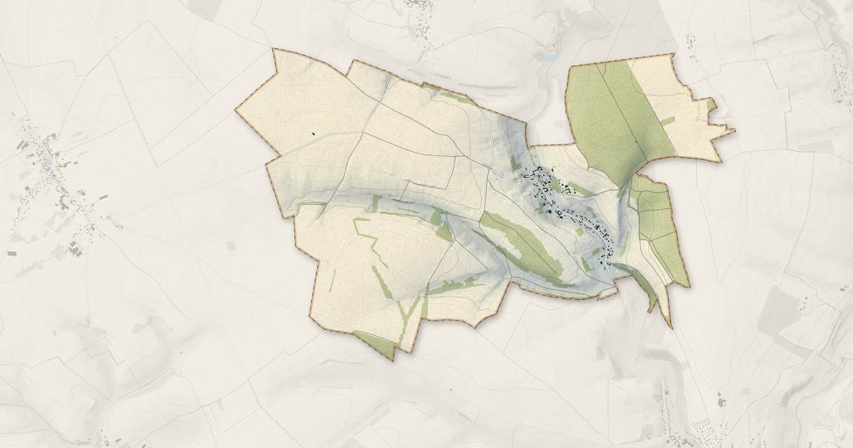 Portrait cartographique de Franqueville : relief, eau, forêts, bâti et voies, calculés à partir des données de l'IGN