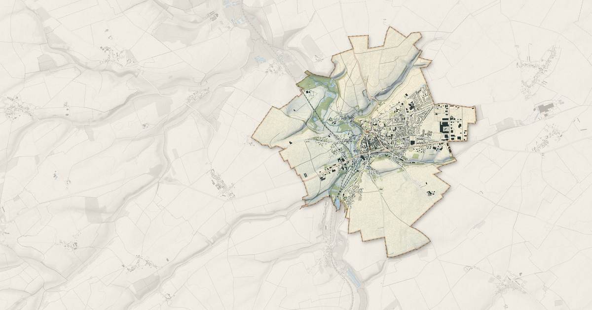 Portrait cartographique de Montdidier : relief, eau, forêts, bâti et voies, calculés à partir des données de l'IGN