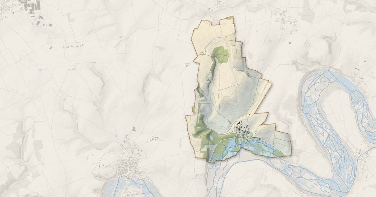 Portrait cartographique de Suzanne : relief, eau, forêts, bâti et voies, calculés à partir des données de l'IGN