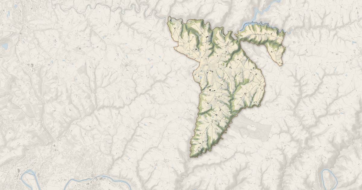 Portrait cartographique de Andouque : relief, eau, forêts, bâti et voies, calculés à partir des données de l'IGN