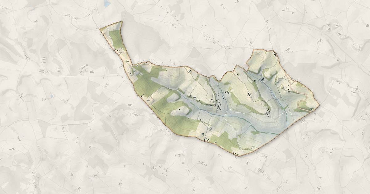Portrait cartographique de Broze : relief, eau, forêts, bâti et voies, calculés à partir des données de l'IGN
