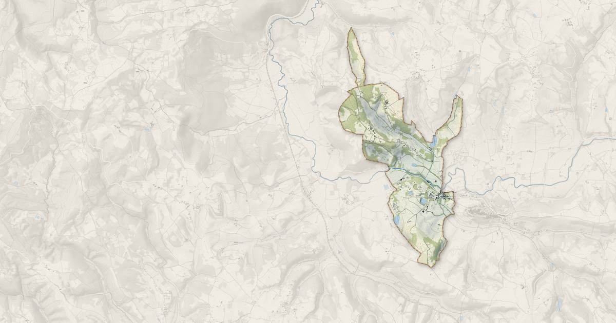 Portrait cartographique de Les Cabannes : relief, eau, forêts, bâti et voies, calculés à partir des données de l'IGN