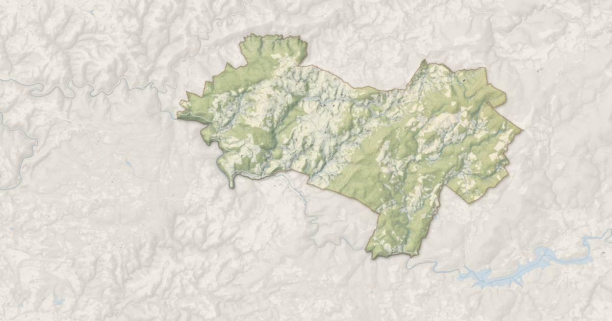 Portrait cartographique de Fontrieu : relief, eau, forêts, bâti et voies, calculés à partir des données de l'IGN