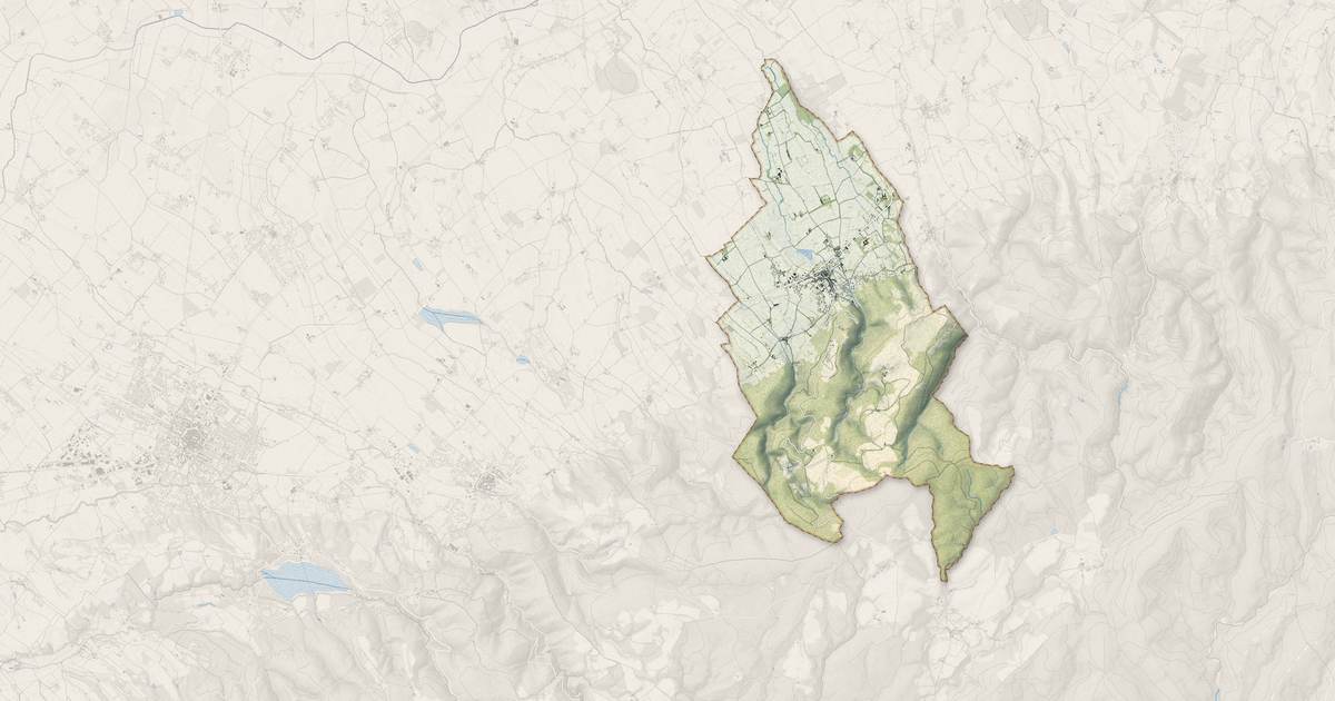 Portrait cartographique de Dourgne : relief, eau, forêts, bâti et voies, calculés à partir des données de l'IGN