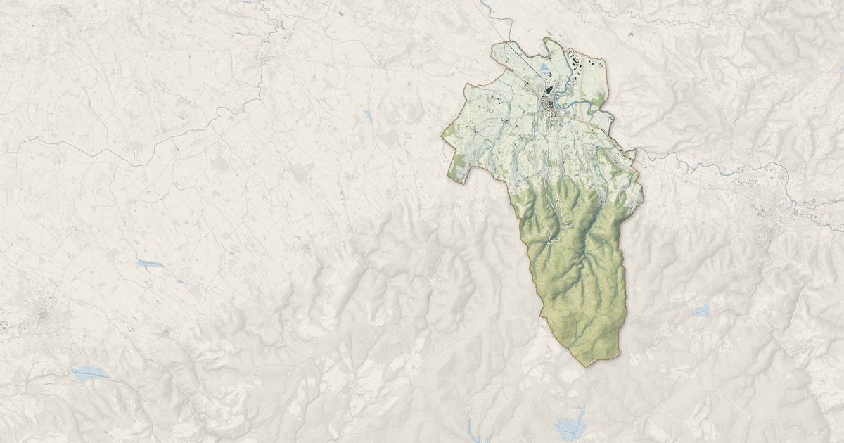 Portrait cartographique de Labruguière : relief, eau, forêts, bâti et voies, calculés à partir des données de l'IGN