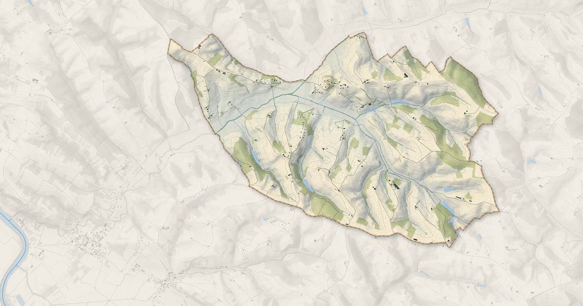 Portrait cartographique de Montvalen : relief, eau, forêts, bâti et voies, calculés à partir des données de l'IGN