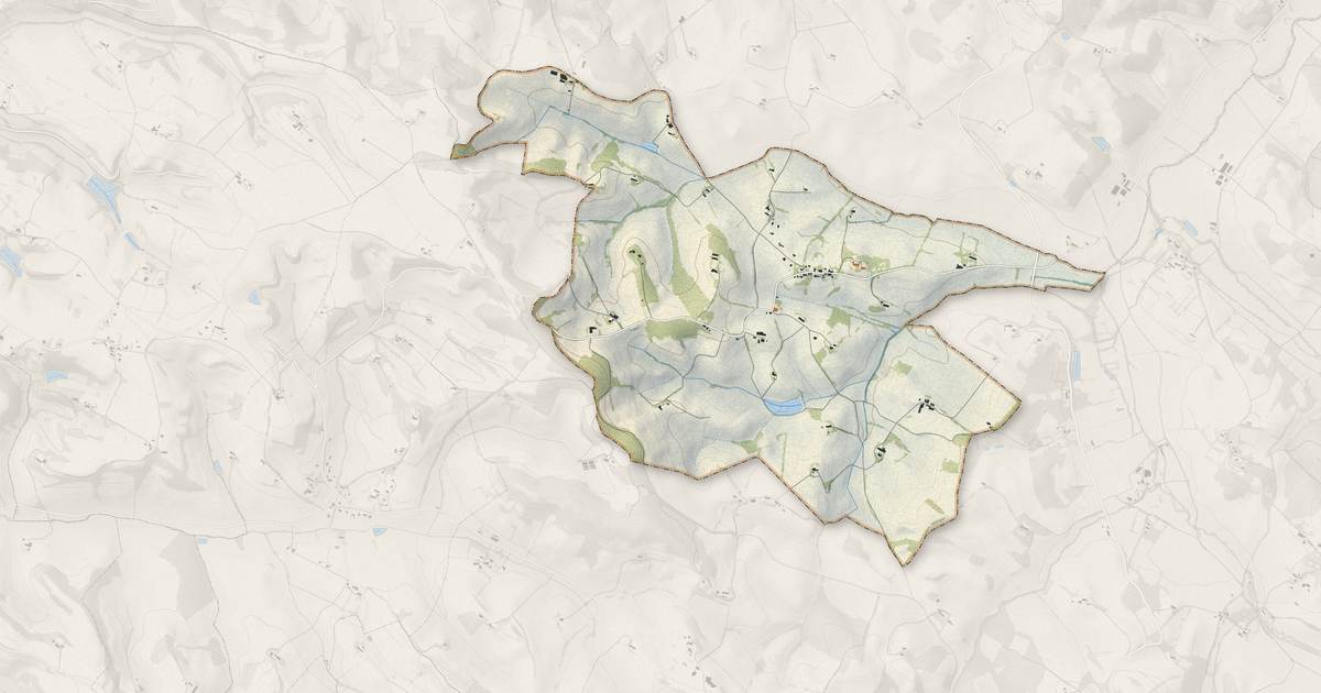 Portrait cartographique de Prades : relief, eau, forêts, bâti et voies, calculés à partir des données de l'IGN