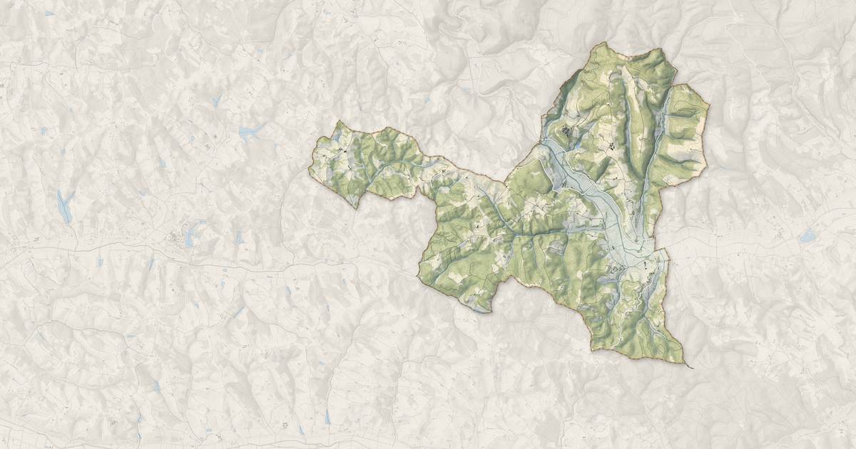 Portrait cartographique de Puycelsi : relief, eau, forêts, bâti et voies, calculés à partir des données de l'IGN