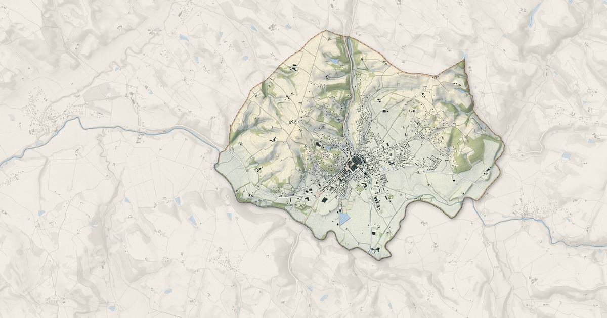 Portrait cartographique de Réalmont : relief, eau, forêts, bâti et voies, calculés à partir des données de l'IGN