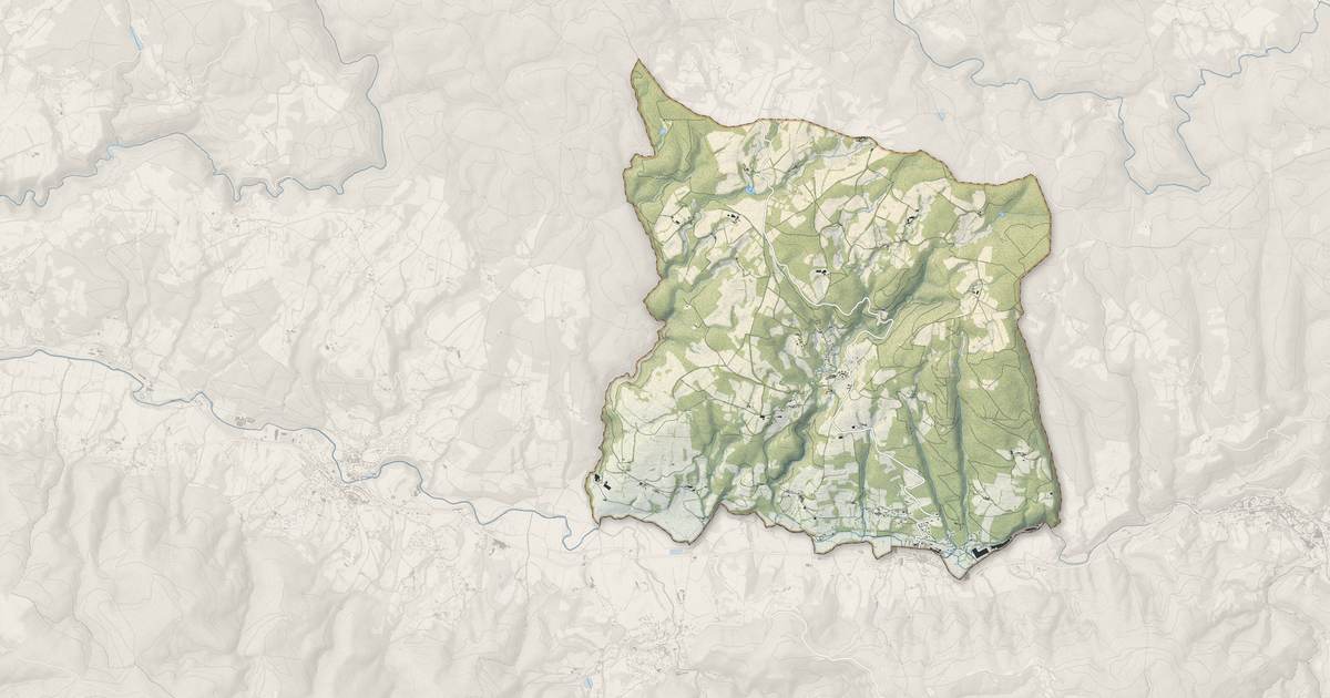 Portrait cartographique de Rouairoux : relief, eau, forêts, bâti et voies, calculés à partir des données de l'IGN