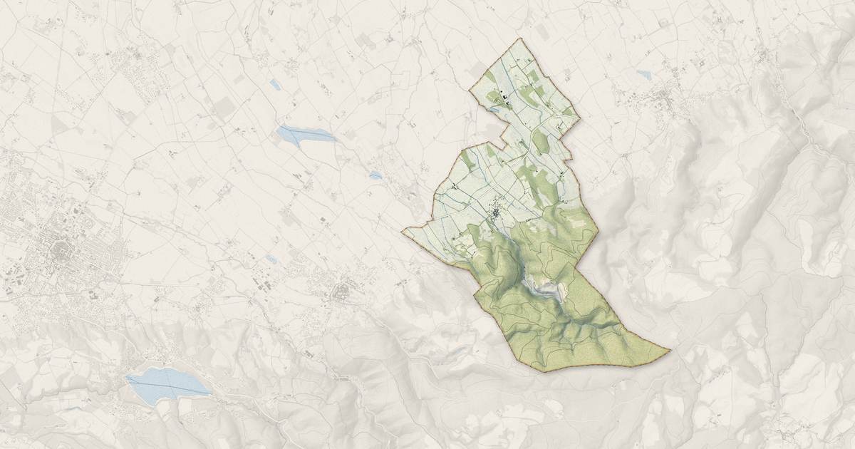 Portrait cartographique de Saint-Amancet : relief, eau, forêts, bâti et voies, calculés à partir des données de l'IGN