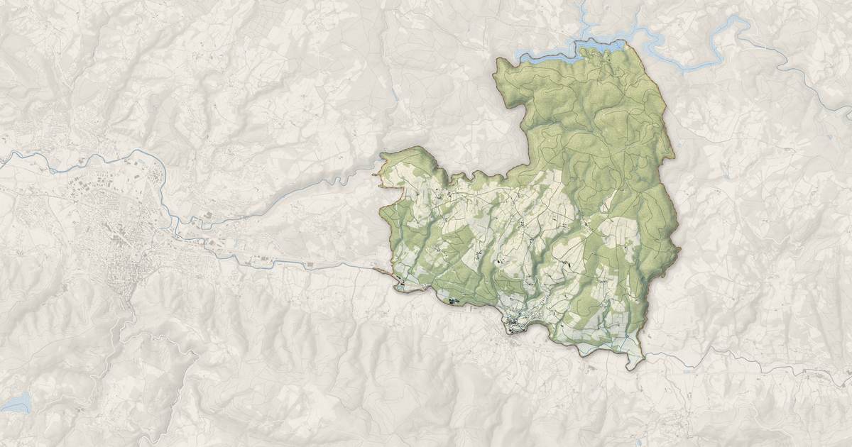 Portrait cartographique de Saint-Amans-Valtoret : relief, eau, forêts, bâti et voies, calculés à partir des données de l'IGN