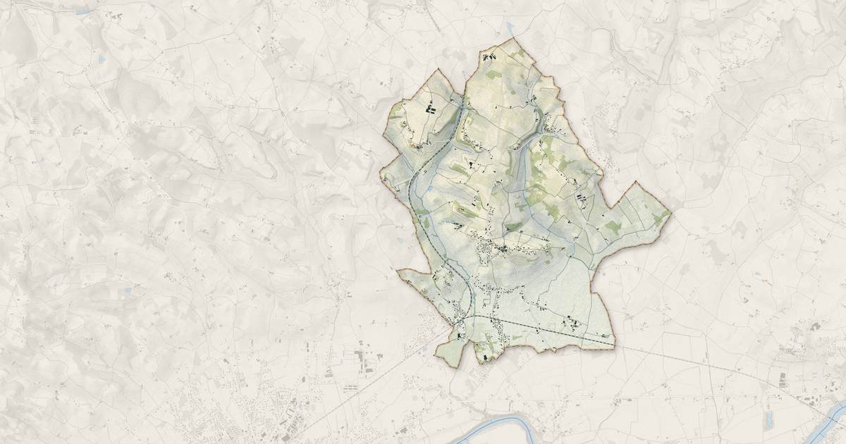 Portrait cartographique de Senouillac : relief, eau, forêts, bâti et voies, calculés à partir des données de l'IGN