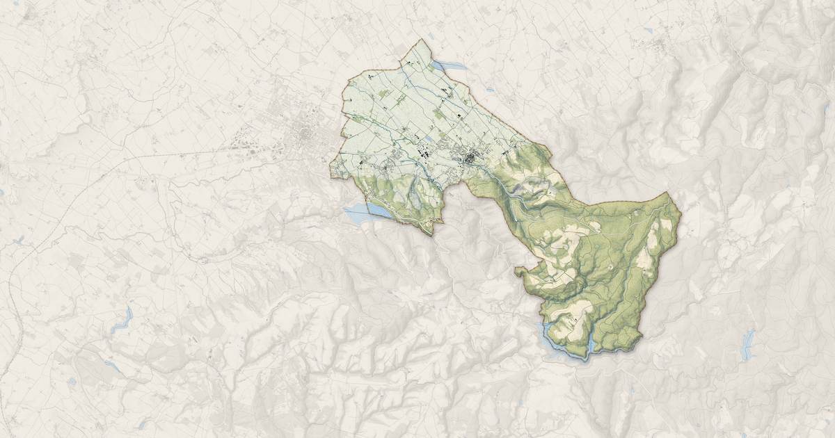 Portrait cartographique de Sorèze : relief, eau, forêts, bâti et voies, calculés à partir des données de l'IGN