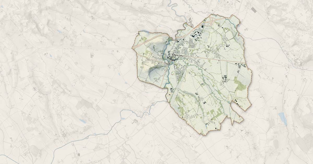 Portrait cartographique de Soual : relief, eau, forêts, bâti et voies, calculés à partir des données de l'IGN