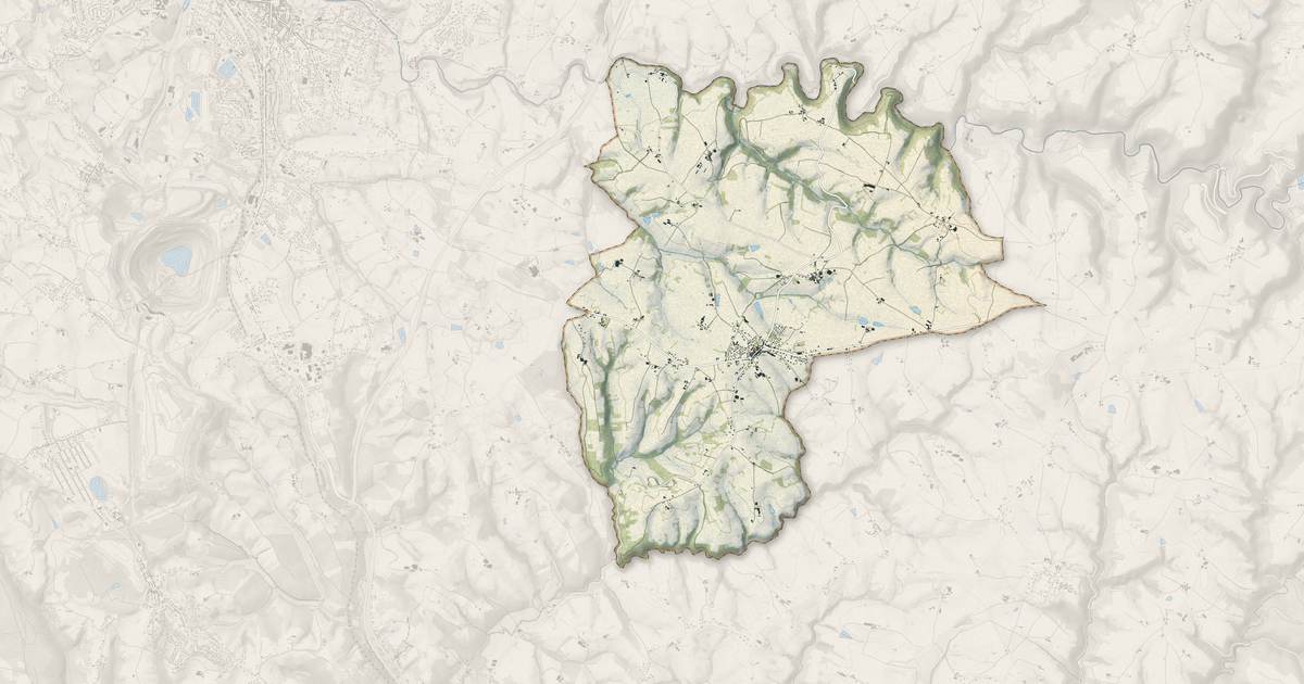 Portrait cartographique de Valderiès : relief, eau, forêts, bâti et voies, calculés à partir des données de l'IGN
