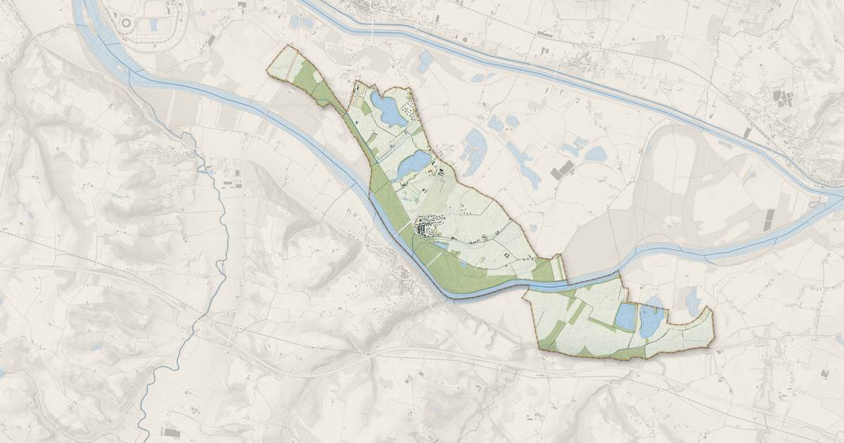 Portrait cartographique de Espalais : relief, eau, forêts, bâti et voies, calculés à partir des données de l'IGN