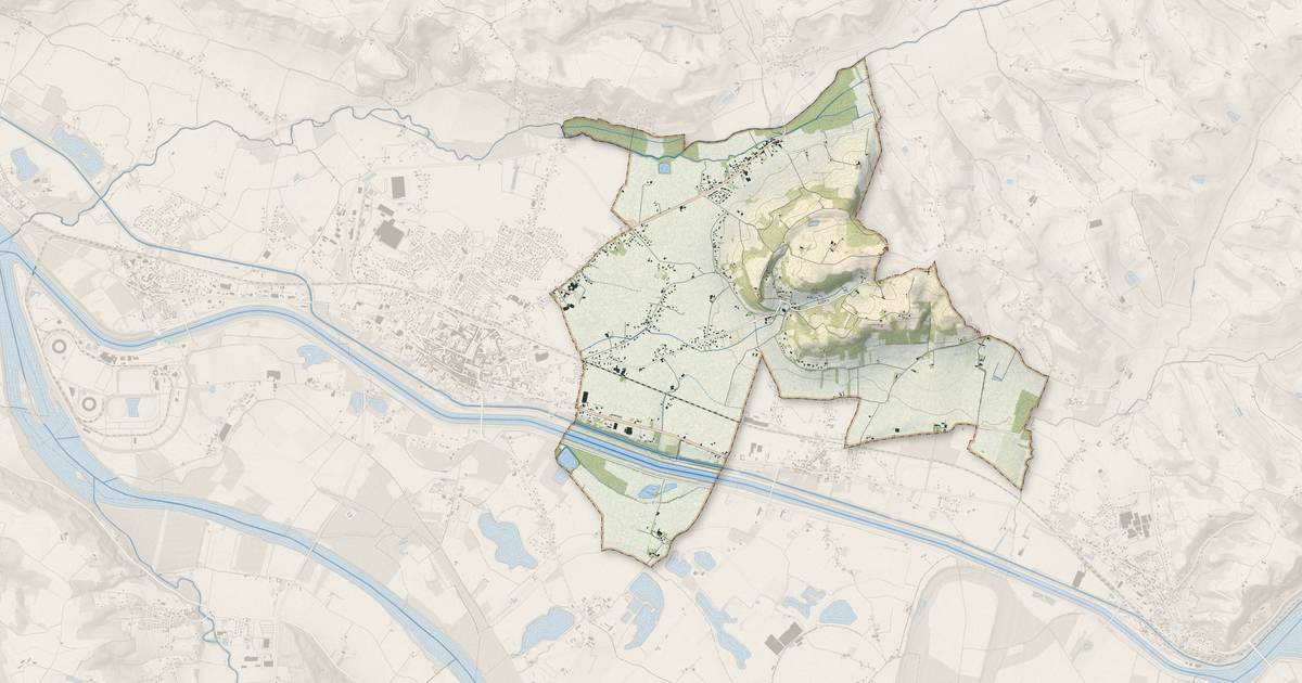Portrait cartographique de Goudourville : relief, eau, forêts, bâti et voies, calculés à partir des données de l'IGN
