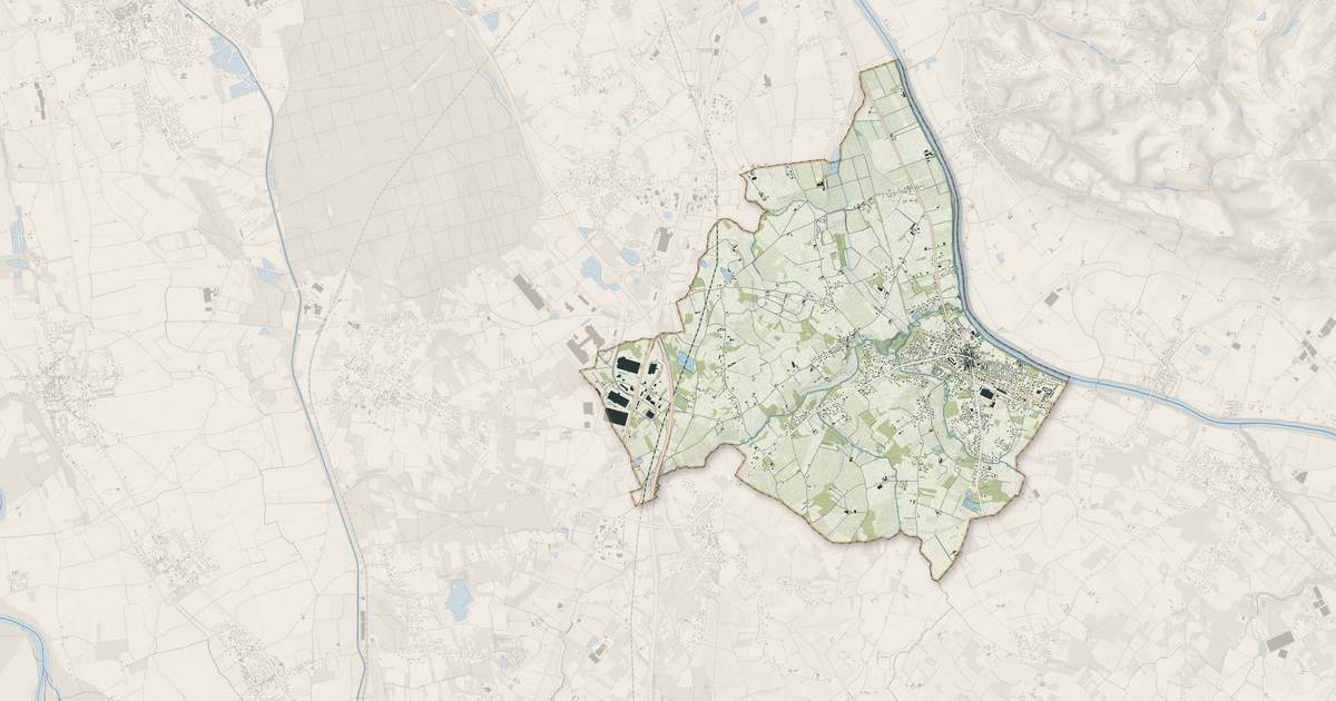 Portrait cartographique de Labastide-Saint-Pierre : relief, eau, forêts, bâti et voies, calculés à partir des données de l'IGN