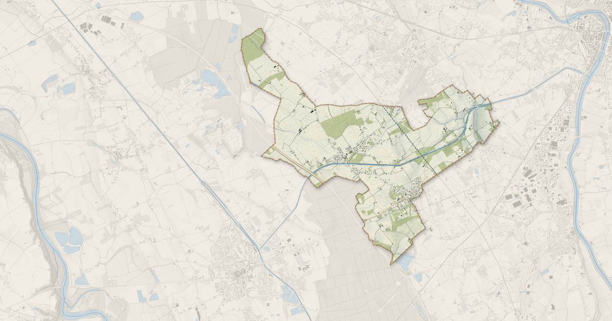 Portrait cartographique de Lacourt-Saint-Pierre : relief, eau, forêts, bâti et voies, calculés à partir des données de l'IGN