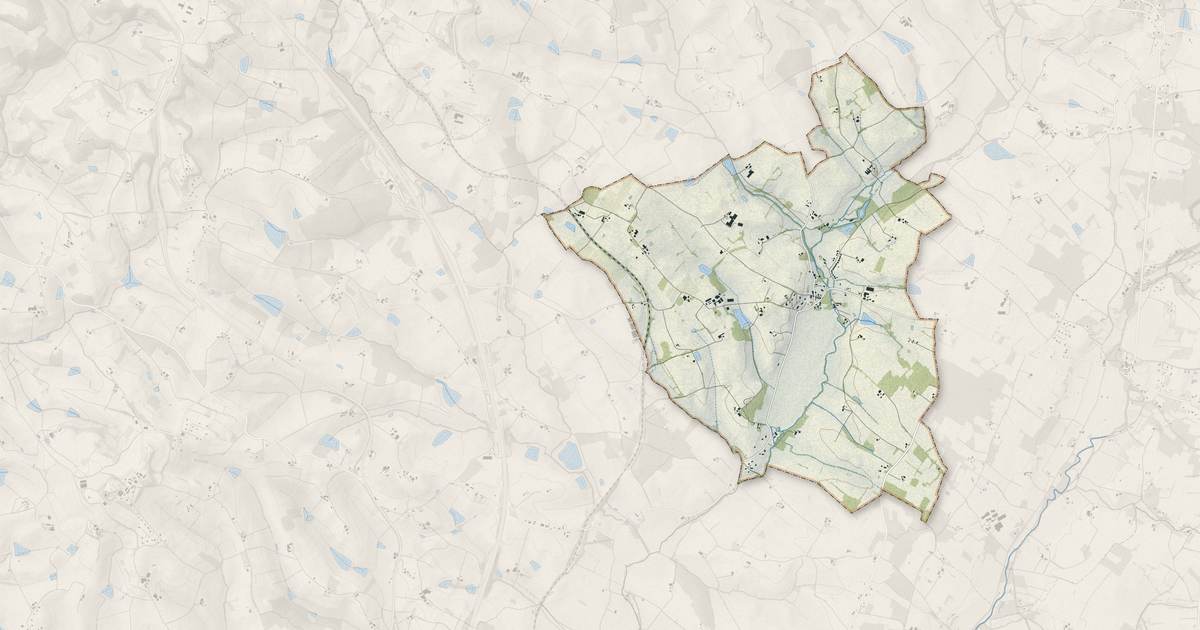 Portrait cartographique de Lapenche : relief, eau, forêts, bâti et voies, calculés à partir des données de l'IGN