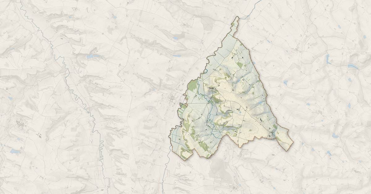 Portrait cartographique de Maubec : relief, eau, forêts, bâti et voies, calculés à partir des données de l'IGN