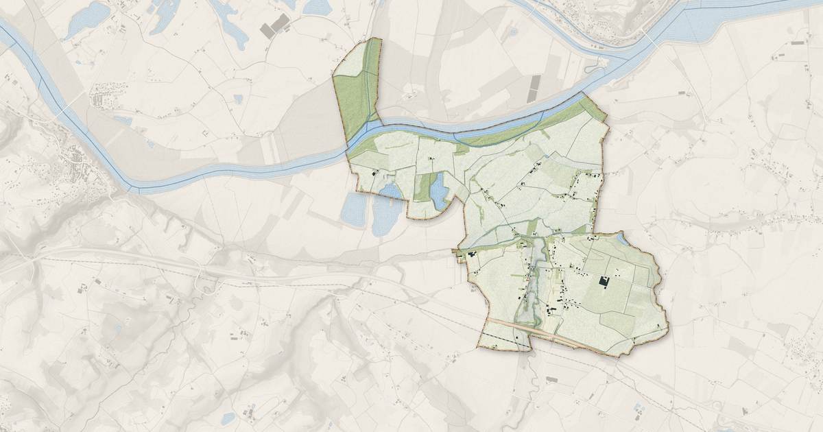 Portrait cartographique de Merles : relief, eau, forêts, bâti et voies, calculés à partir des données de l'IGN