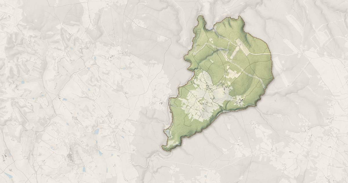 Portrait cartographique de Mouillac : relief, eau, forêts, bâti et voies, calculés à partir des données de l'IGN