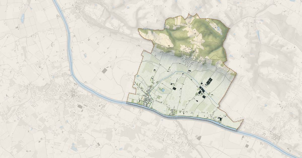 Portrait cartographique de Reyniès : relief, eau, forêts, bâti et voies, calculés à partir des données de l'IGN
