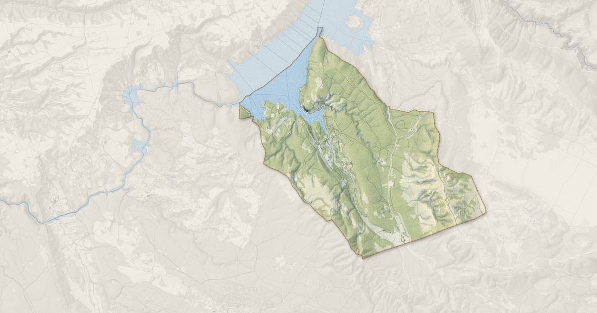 Portrait cartographique de Bauduen : relief, eau, forêts, bâti et voies, calculés à partir des données de l'IGN