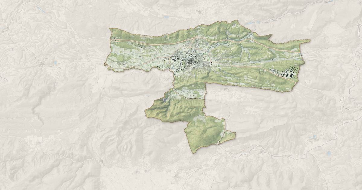 Portrait cartographique de Brignoles : relief, eau, forêts, bâti et voies, calculés à partir des données de l'IGN