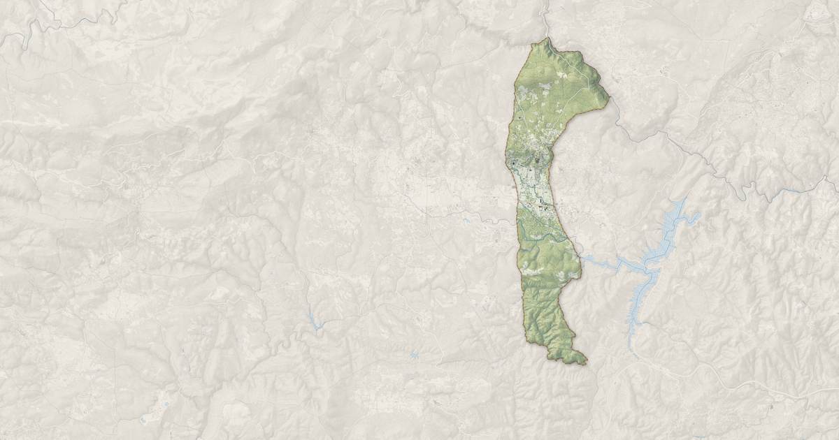 Portrait cartographique de Callian : relief, eau, forêts, bâti et voies, calculés à partir des données de l'IGN