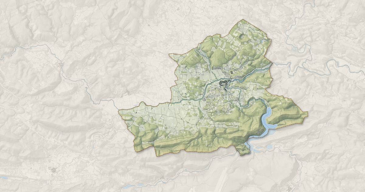 Portrait cartographique de Carcès : relief, eau, forêts, bâti et voies, calculés à partir des données de l'IGN