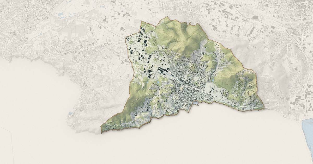 Portrait cartographique de Carqueiranne : relief, eau, forêts, bâti et voies, calculés à partir des données de l'IGN