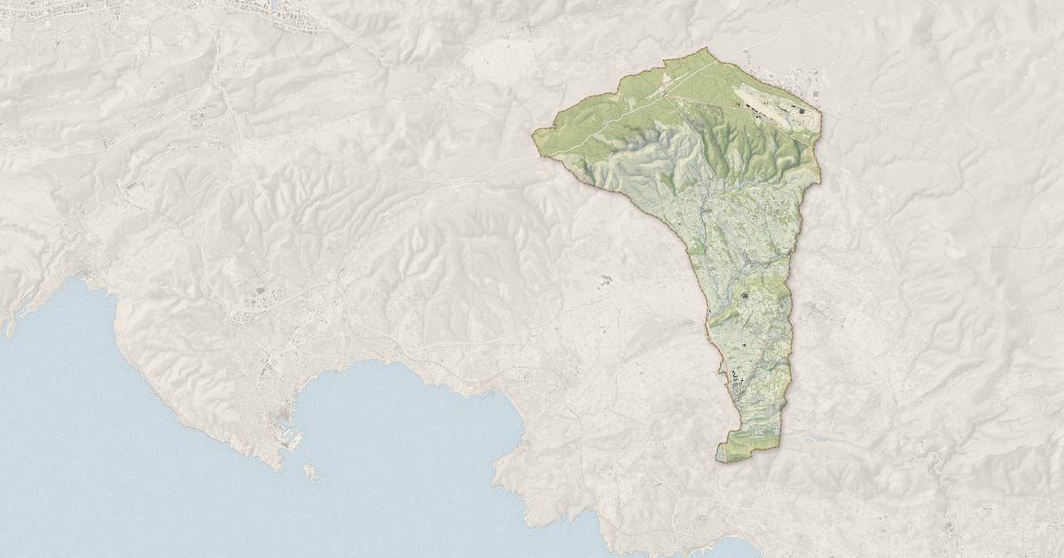 Portrait cartographique de Le Castellet : relief, eau, forêts, bâti et voies, calculés à partir des données de l'IGN