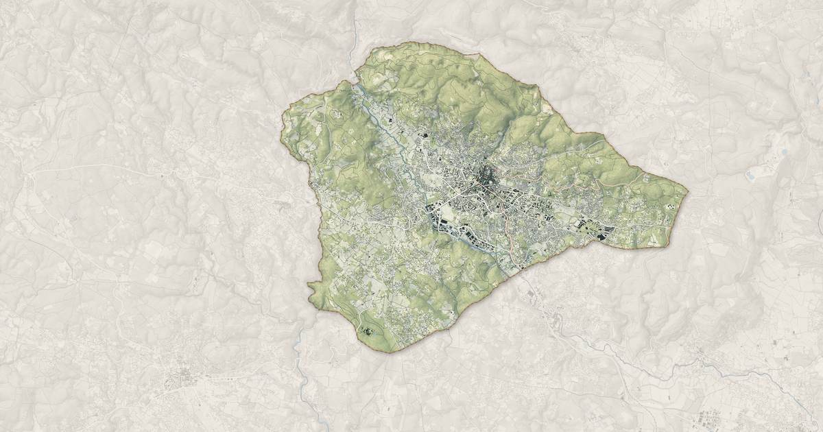 Portrait cartographique de Draguignan : relief, eau, forêts, bâti et voies, calculés à partir des données de l'IGN