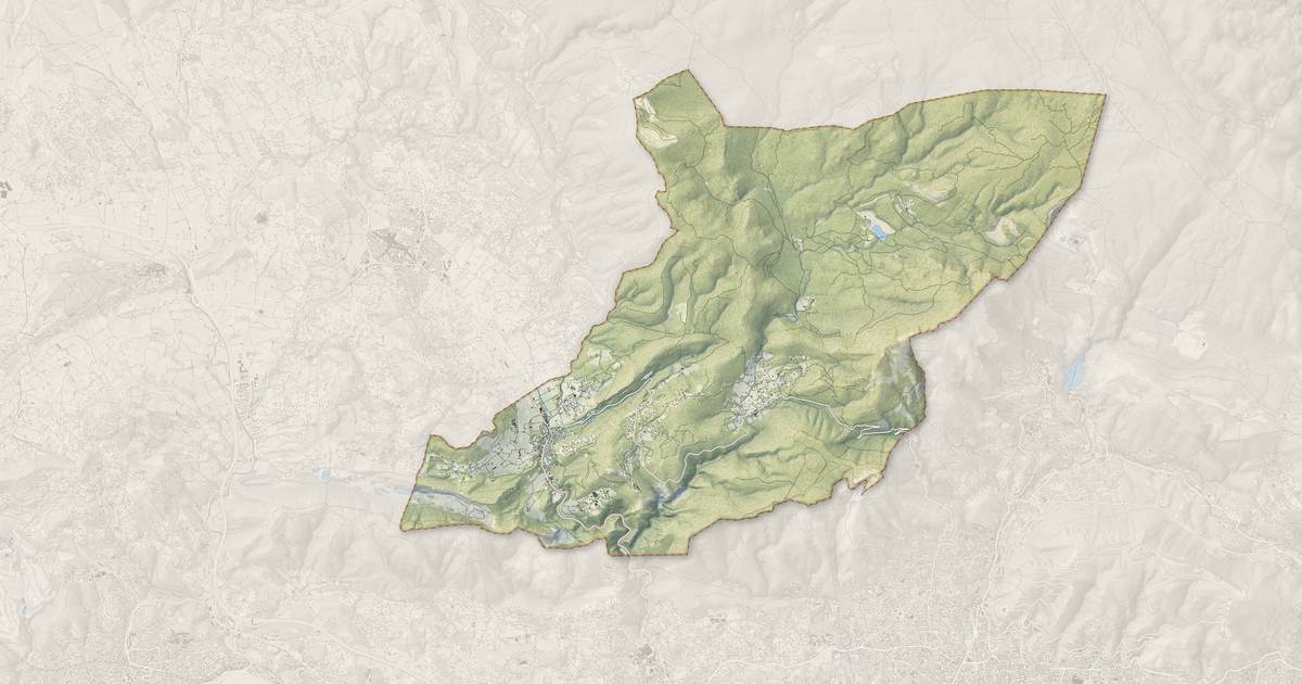 Portrait cartographique de Évenos : relief, eau, forêts, bâti et voies, calculés à partir des données de l'IGN