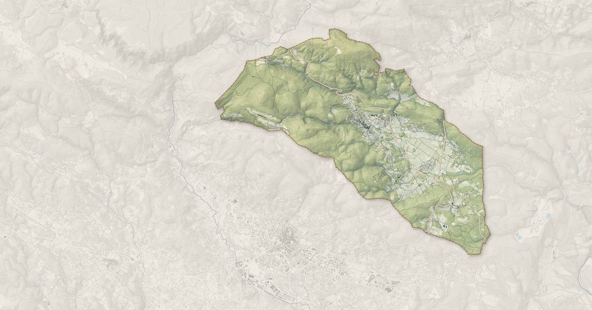 Portrait cartographique de Figanières : relief, eau, forêts, bâti et voies, calculés à partir des données de l'IGN