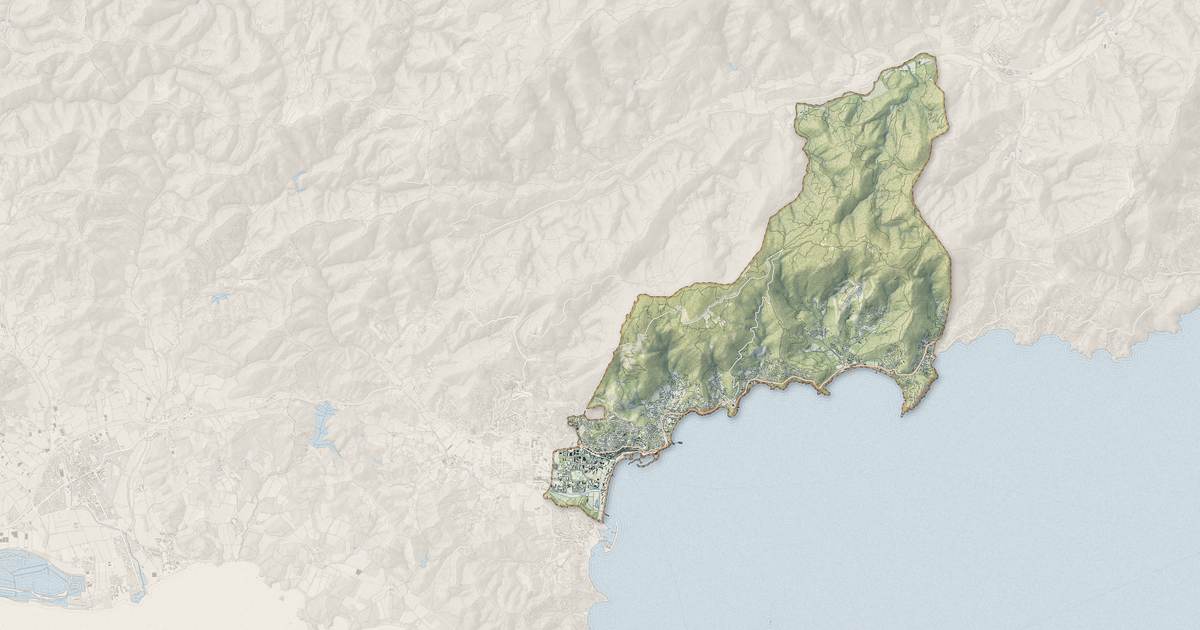 Portrait cartographique de Le Lavandou : relief, eau, forêts, bâti et voies, calculés à partir des données de l'IGN