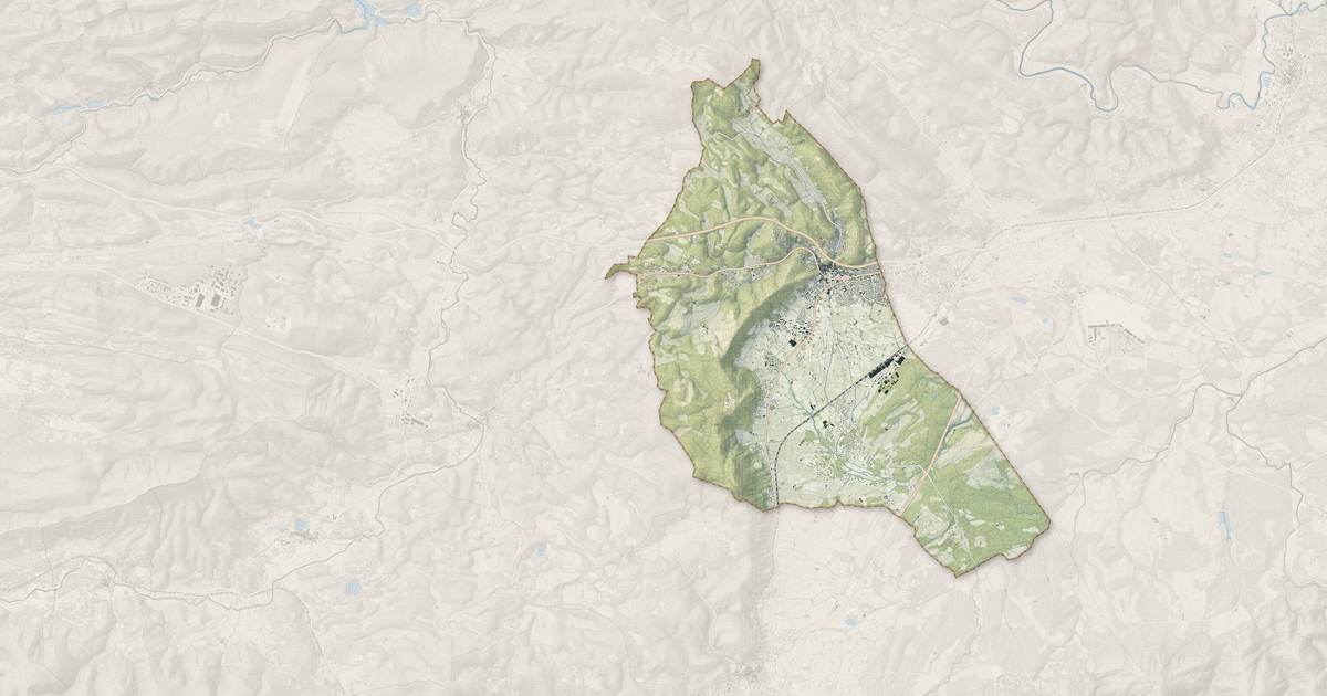 Portrait cartographique de Le Luc : relief, eau, forêts, bâti et voies, calculés à partir des données de l'IGN
