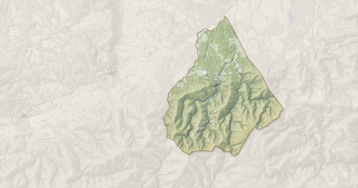 Portrait cartographique de Les Mayons : relief, eau, forêts, bâti et voies, calculés à partir des données de l'IGN