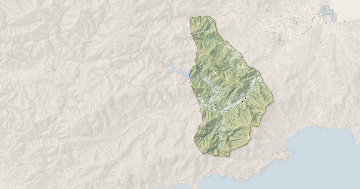 Portrait cartographique de La Môle : relief, eau, forêts, bâti et voies, calculés à partir des données de l'IGN