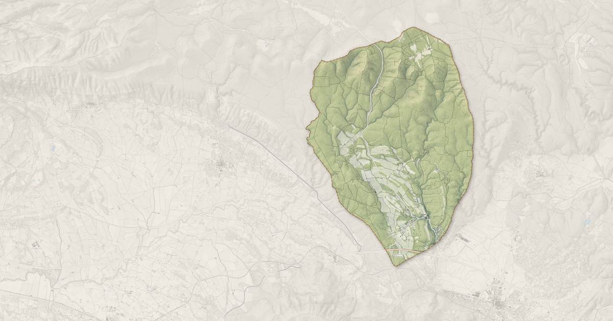 Portrait cartographique de Ollières : relief, eau, forêts, bâti et voies, calculés à partir des données de l'IGN