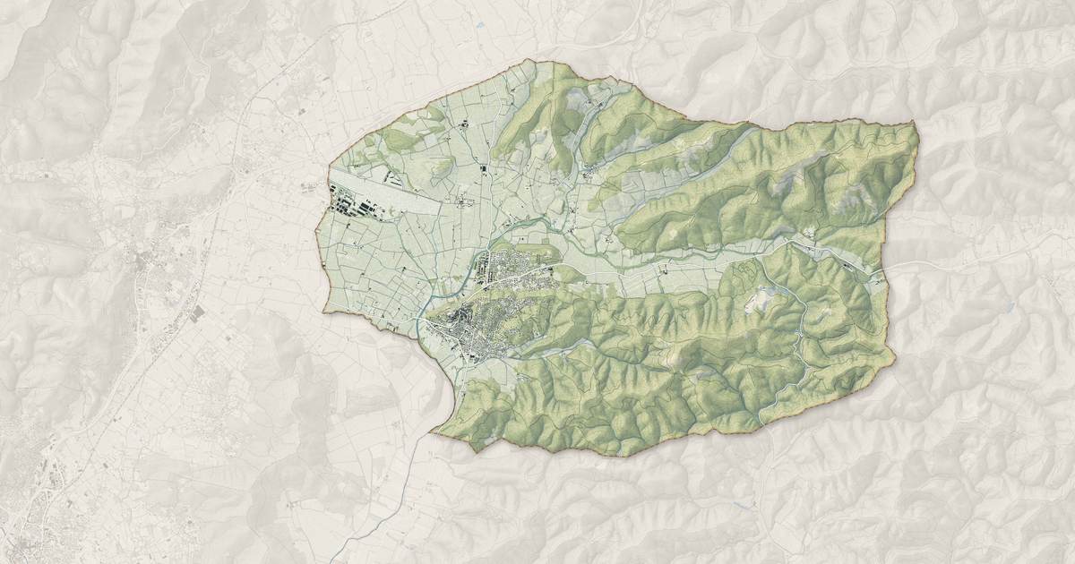 Portrait cartographique de Pierrefeu-du-Var : relief, eau, forêts, bâti et voies, calculés à partir des données de l'IGN