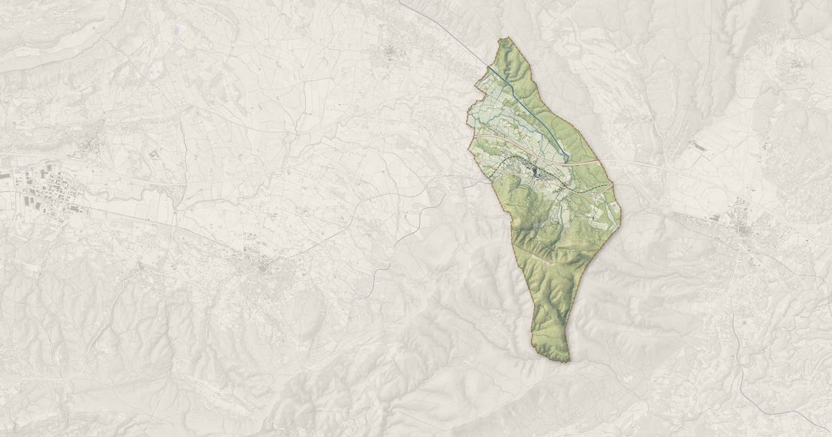 Portrait cartographique de Pourcieux : relief, eau, forêts, bâti et voies, calculés à partir des données de l'IGN