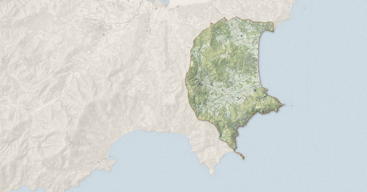 Portrait cartographique de Ramatuelle : relief, eau, forêts, bâti et voies, calculés à partir des données de l'IGN