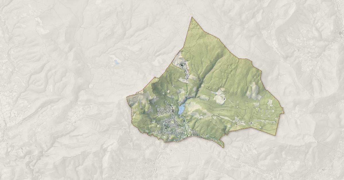 Portrait cartographique de Le Revest-les-Eaux : relief, eau, forêts, bâti et voies, calculés à partir des données de l'IGN