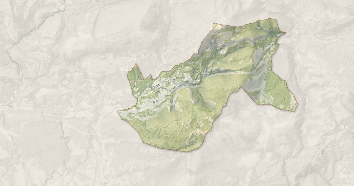 Portrait cartographique de La Roque-Esclapon : relief, eau, forêts, bâti et voies, calculés à partir des données de l'IGN
